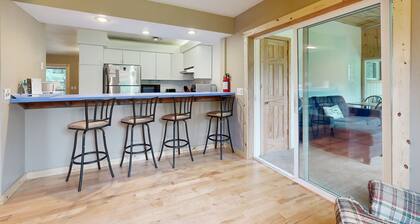 Dog-friendly home near Petenwell Lake - gas grill & outdoor dining area