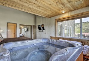 3 bedrooms, desk, free WiFi, bed sheets