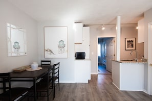 Dining - 1-BR Condo in Downtown Newport! Steps to Thames St (Newport)