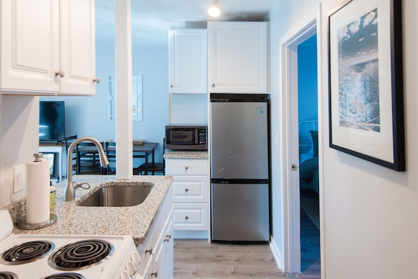 Refrigerador, microondas, horno, placa de cocina