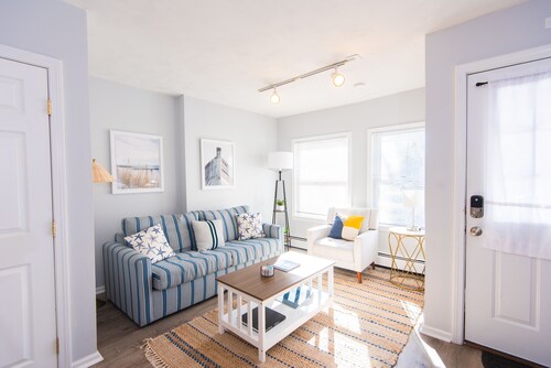 1-BR Condo in Downtown Newport! Steps to Thames St