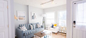 1-BR Condo in Downtown Newport! Steps to Thames St