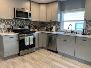 Réfrigérateur, micro-ondes, four, lave-vaisselle