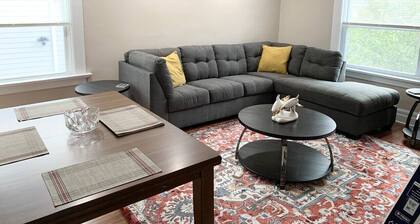 Newly Renovated 2 BR downtown Apt, family getaway.