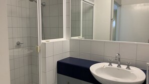 Shower, jetted bath
