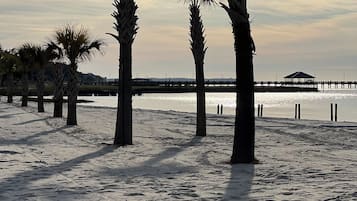 靠近海滩