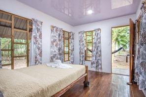 Traditional Cabin | Free WiFi, bed sheets