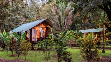 Traditional Cabin | Free WiFi, bed sheets