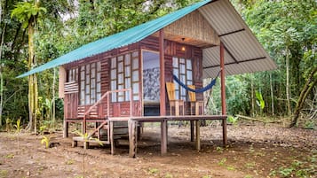 Traditional Cabin | Free WiFi, bed sheets