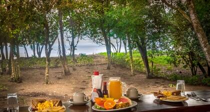 Playa Ganadito Ecolodge