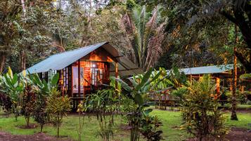 Traditional Cabin | Free WiFi, bed sheets
