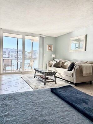 Smart TV, table tennis