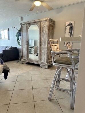 Smart TV, table tennis - FABULOUS WATERFRONT STUDIO APT IN ST PETE FL! (Saint Petersburg)