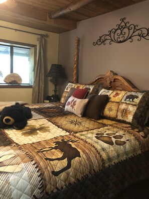 2 soverom, strykejern/-brett, reiseseng for barn og wi-fi