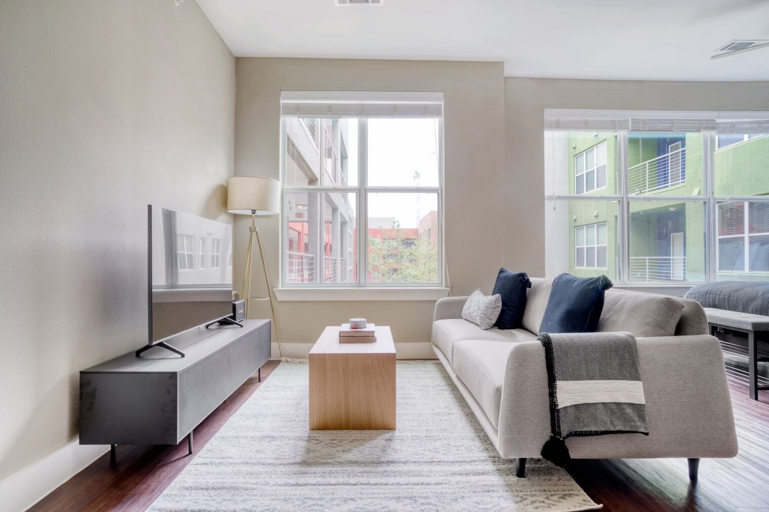 Luxe Mueller Studio w/ Pool, W/D & Gym, nr park, by Blueground