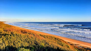 Beach nearby, sun-loungers, beach towels
