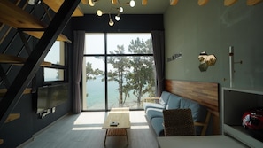 Basic Room, 1 Bedroom (B203 (Aggyeon dongban/Ocean view)) | 1 bedroom, free WiFi - Yeosu Sea&blue Family Pension (Yeosu)