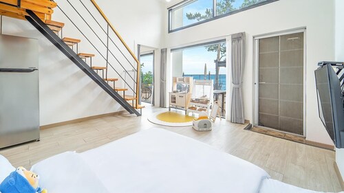 Yeosu Sea&blue Family Pension