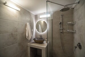 Bathtub, hair dryer, towels