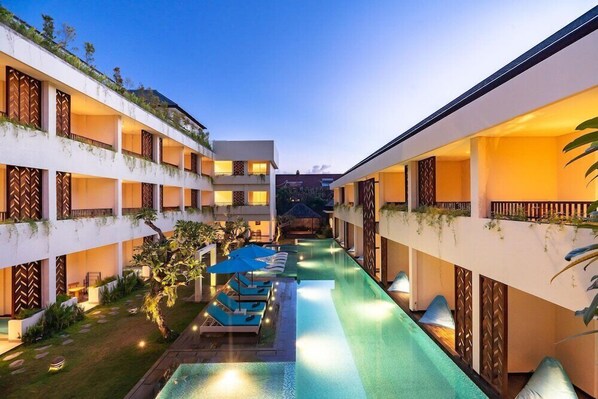 สระว่ายน้ำ