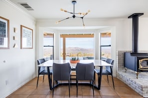 Dining - The Rockwood House, Infiniti Pool And Spa (Joshua Tree)