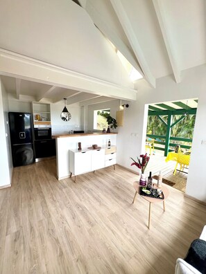 冰箱、微波炉、烤箱、炉灶