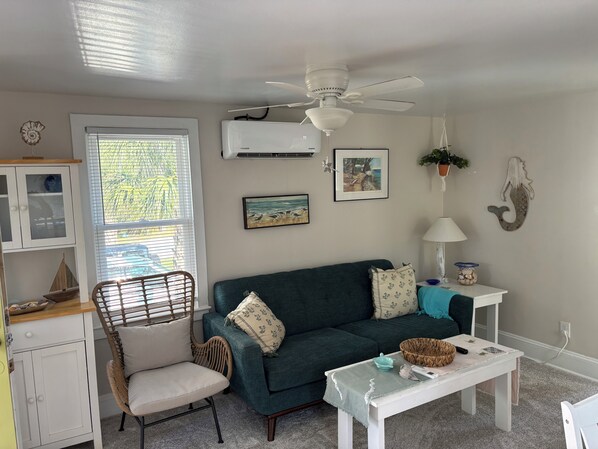 Smart TV - The Sand Bucket is within walking distance to the beach and boardwalk. (Carolina Beach)