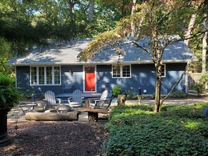 Exterior - Beautiful Private Cottage, Sleeps 6, Walk to Beach (New Buffalo)