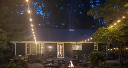 Beautiful Private Cottage, Sleeps 6, Walk to Beach