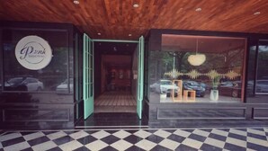 A hotel entrance with a checkered floor, a wooden ceiling, and a glass door with a sign. - Punk Ballet Ins Hotel (Changzhou Dinosaur Park) (Changzhou)
