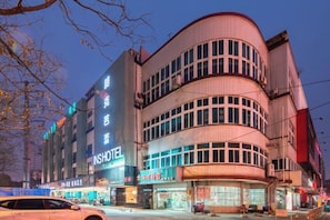 Unclassified image, 3 of 48, button - Punk Ballet Ins Hotel (Changzhou Dinosaur Park) (Changzhou)