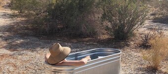 Peaceful mid-century house under the boulders near Joshua Tree National Park