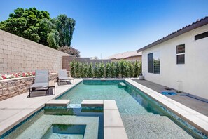 Piscina all'aperto, una piscina riscaldata