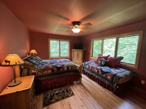 4 bedrooms, iron/ironing board, free WiFi, bed sheets