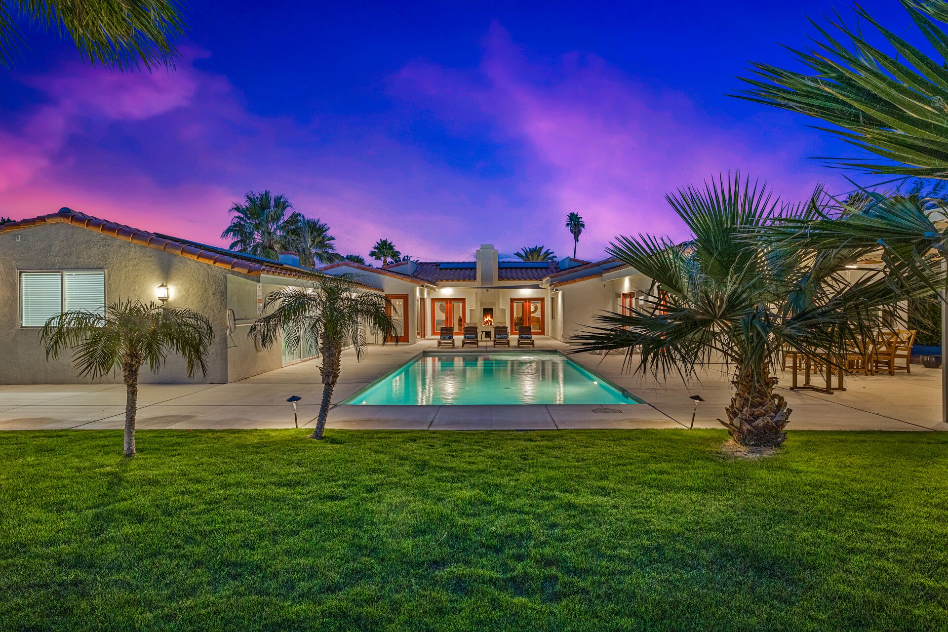 حمّام سباحة خارجي، حمّام سباحة مُدفَّأ