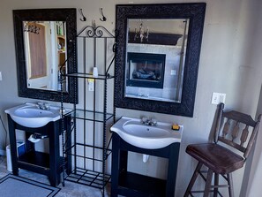 Shower, jetted tub, hair dryer, towels