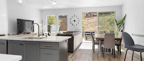 Townhome, 4 Bedrooms | Private kitchen | Fridge, oven, coffee/tea maker, toaster