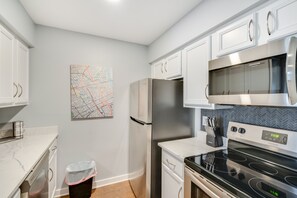 冰箱、微波炉、烤箱、炉灶