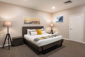 2 bedrooms, iron/ironing board, WiFi, bed sheets - Surfside 3A—Vibrant Yallingup Beachfront Living (Yallingup)