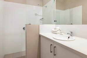 Shower, hair dryer - Surfside 3A—Vibrant Yallingup Beachfront Living (Yallingup)