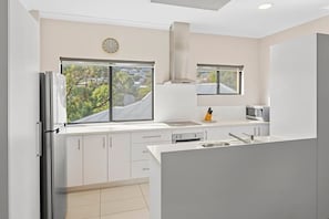 Coffee/tea maker, fridge, microwave, oven - Surfside 3A—Vibrant Yallingup Beachfront Living (Yallingup)