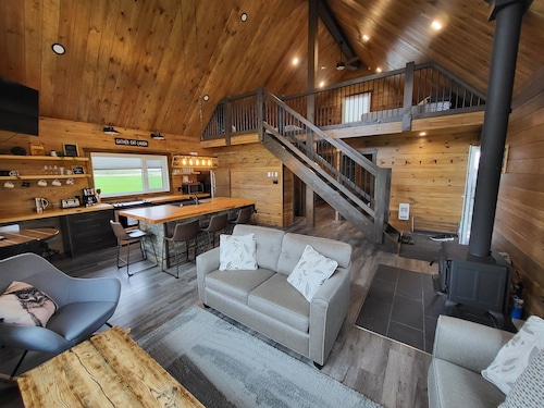 Cozy Waterfront Cabin on 20 Acres!