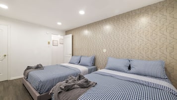 4 bedrooms, desk, iron/ironing board, travel crib