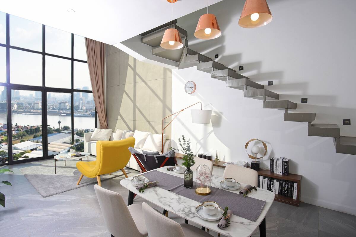 Penthouse, 2 Bedroom Suite | 起居區 | 50-吋智慧型電視、數位頻道、電視