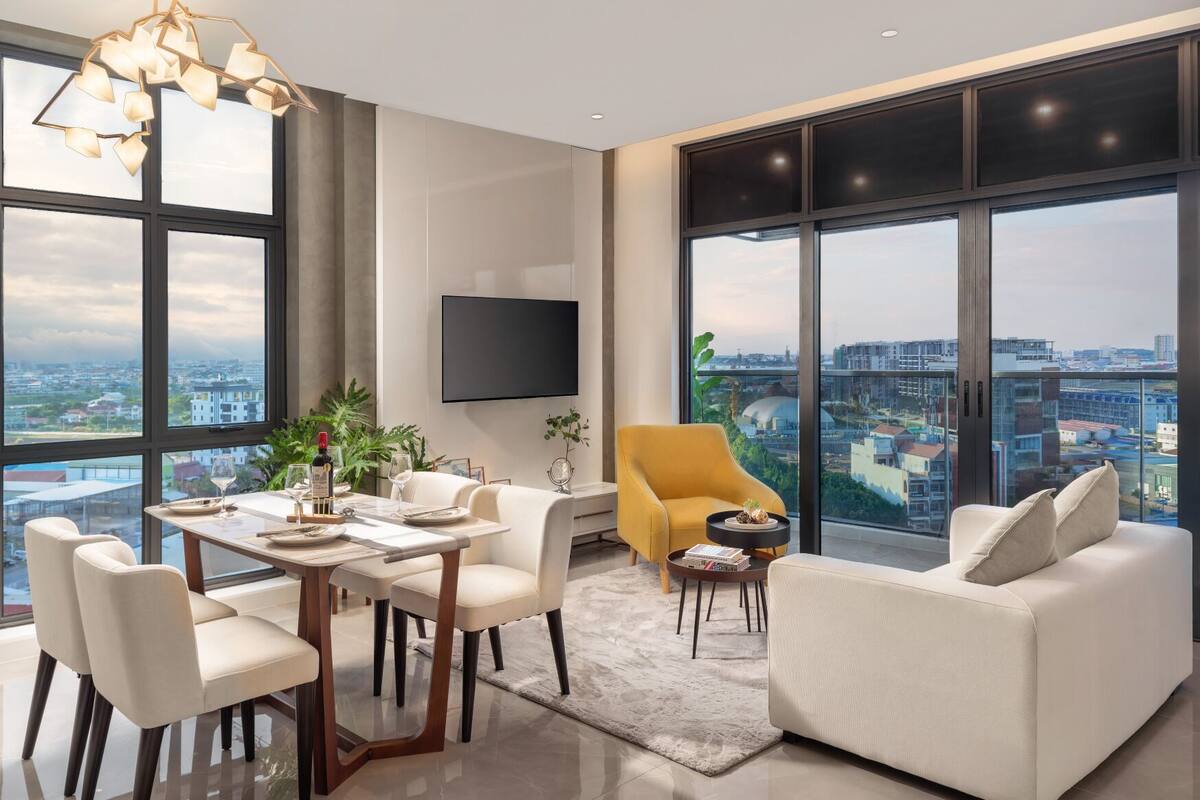 2 bedroom Family Suite | 起居區 | 50-吋智慧型電視、數位頻道、電視