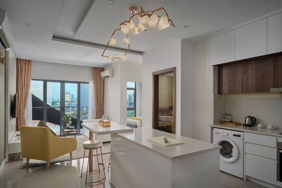 1 Bedroom Deluxe | 私人廚房 | 電冰箱、微波爐、烤箱、爐台