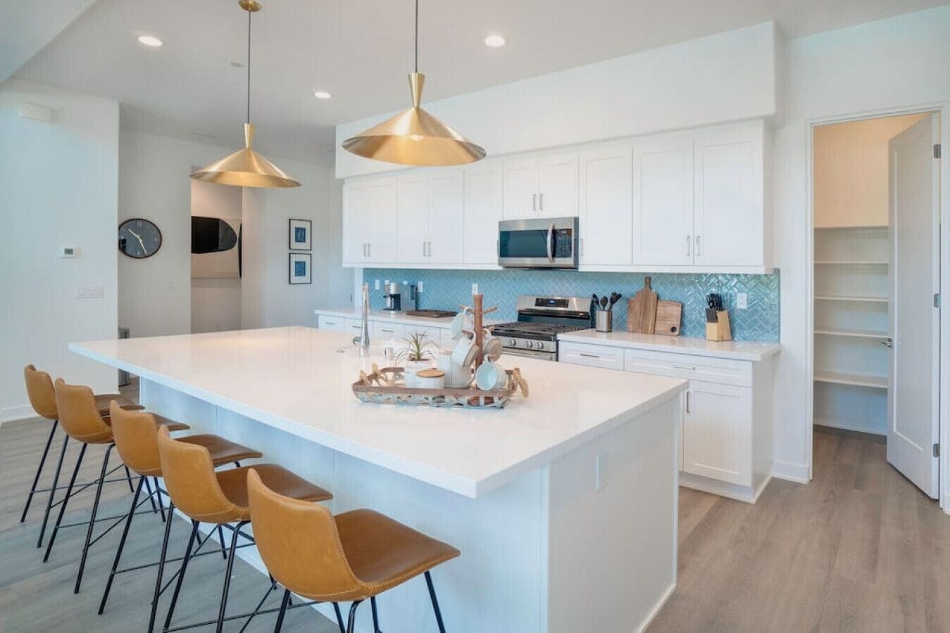 Réfrigérateur, micro-ondes, four, lave-vaisselle