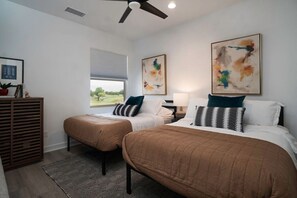 3 chambres, fer et planche à repasser, lit parapluie, Wi-Fi gratuit