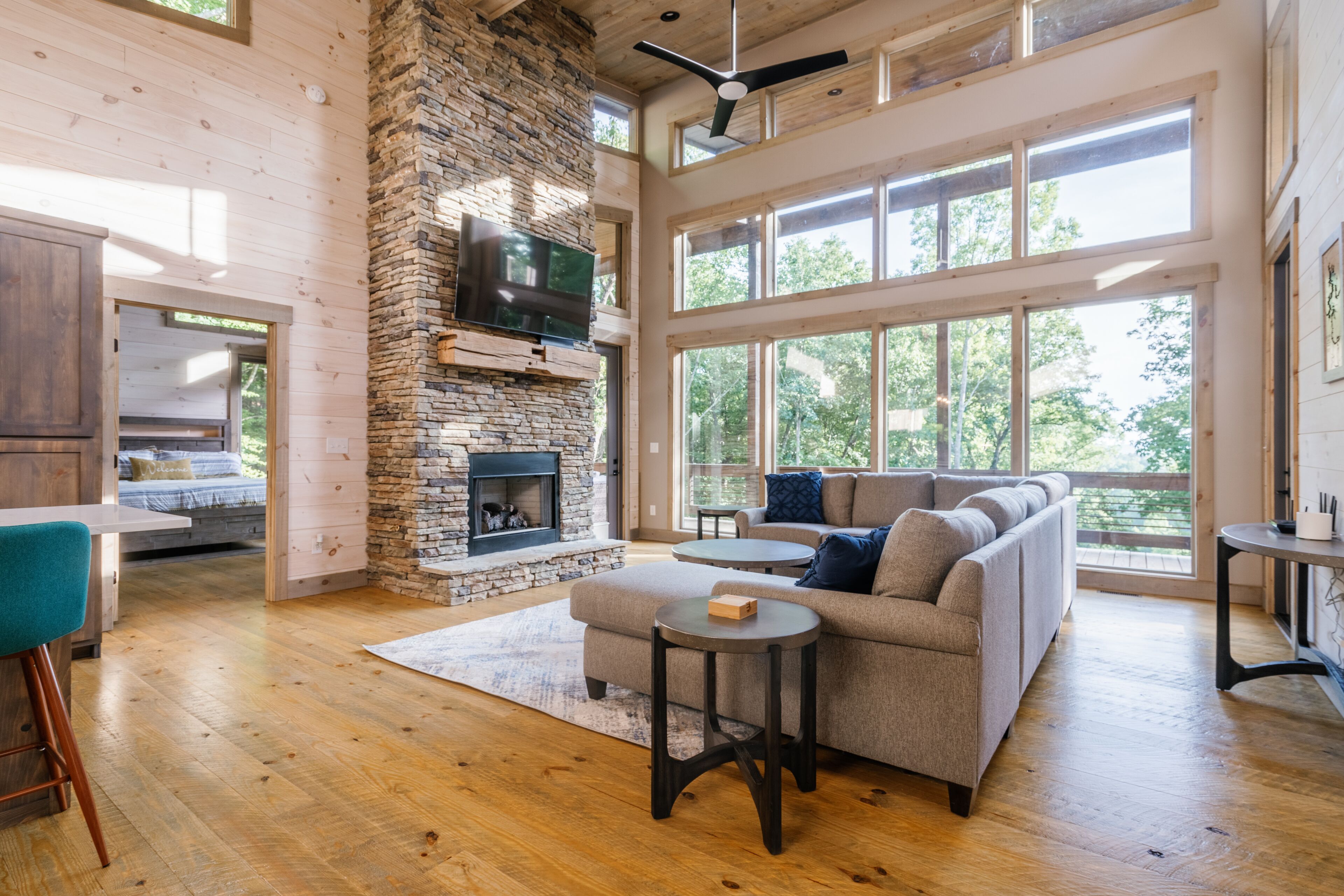 Luxury Mountain Escape - Hot Tub, Views, Game Room, Pool Table, Wi-Fi & more!