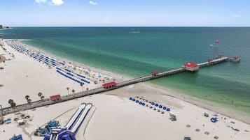 Beach nearby, sun loungers, beach towels